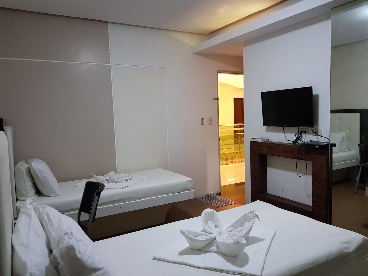 Hotel Giorgio General Santos City Bagian luar foto